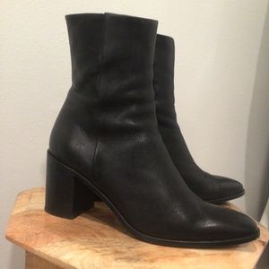 Massimo Dutti, Ancle Boots Leather, Black,  made in Spain Size 8 (39 euro)